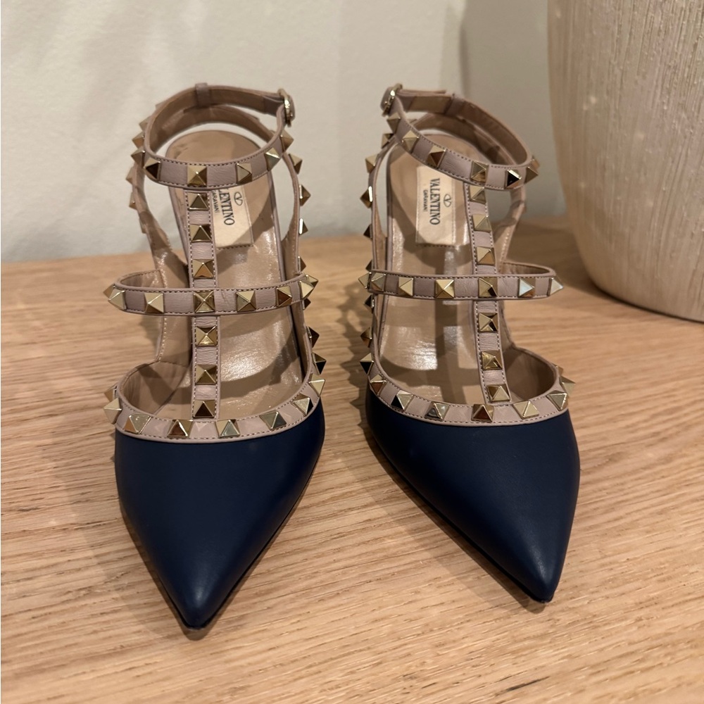 Valentino Garavani Navy and Beige Rockstud Pointed-Toe Strappy Pumps